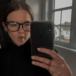 Meet your Posher, Leanne